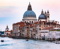 12月8日中國海洋大學(xué)黨委副書記到得利斯參觀考察